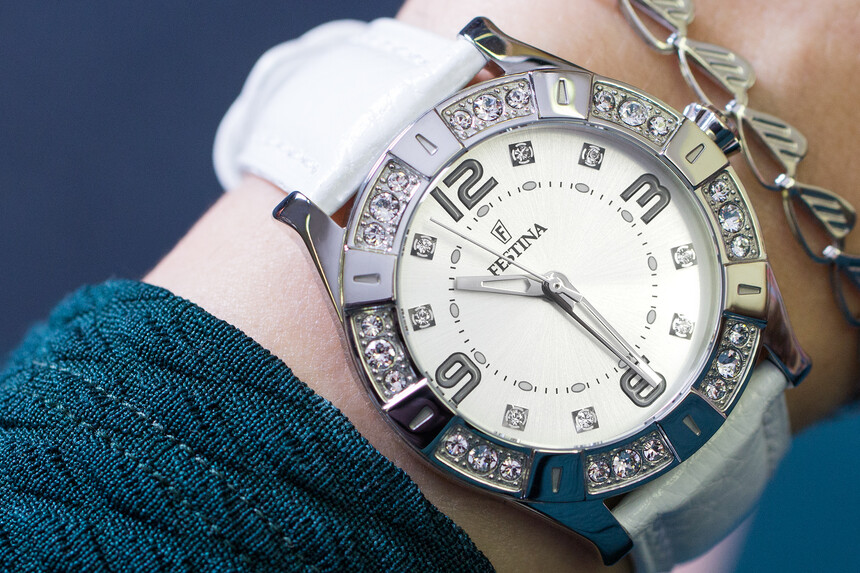 Pure white and elegant ladies watches Photo Gallery