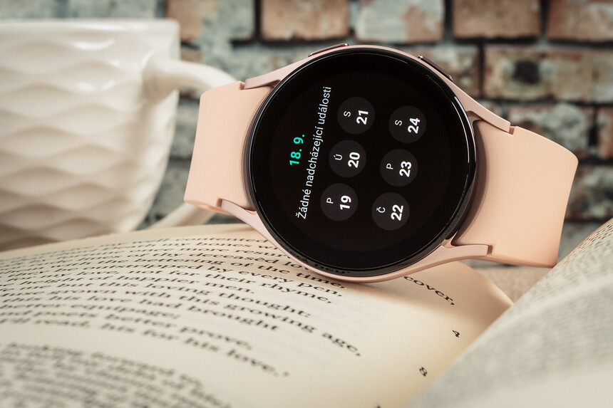 Samsung galaxy watch hotsell small bluetooth pink gold