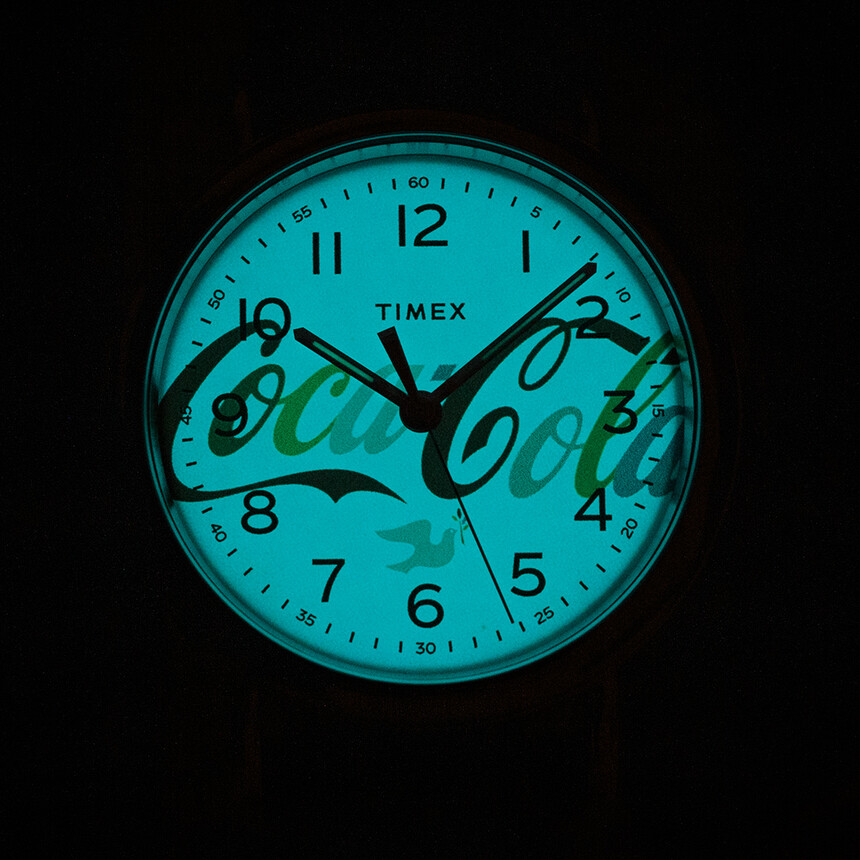 Elektroluminiscence Indiglo u hodinek značky Timex.