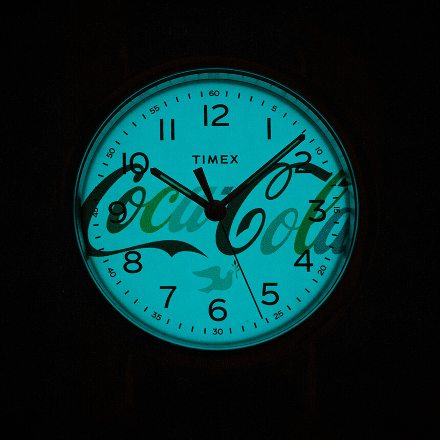 Elektroluminiscence Indiglo u hodinek značky Timex.
