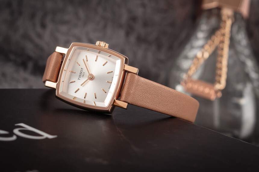 Tissot lovely deals square gold