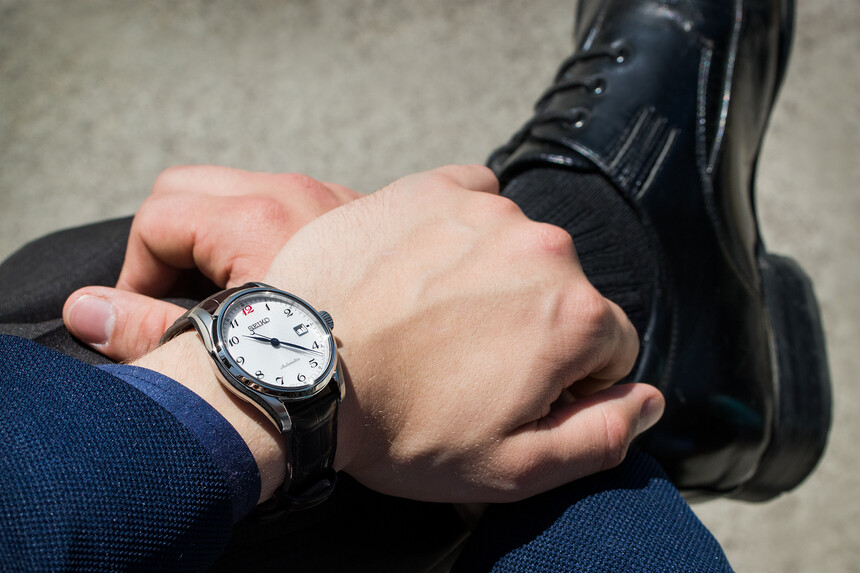 A perfect choice: a black strap that matches black shoes.