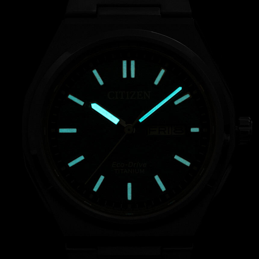 Lume on both hands and indices.