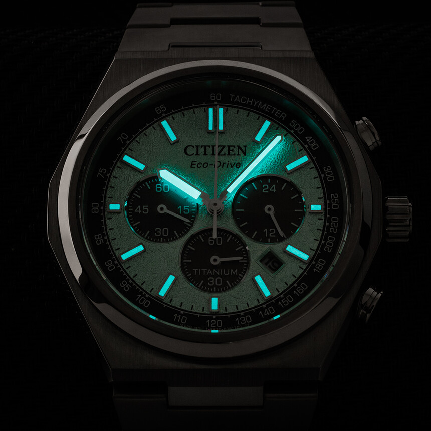 Lume on the hands and indices.