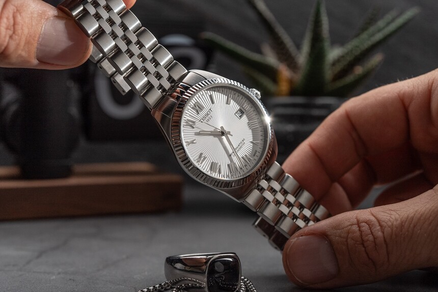 Five-row jubilee bracelet of the Tissot Ballade Automatic. Source: www.timeandtidewatches.com