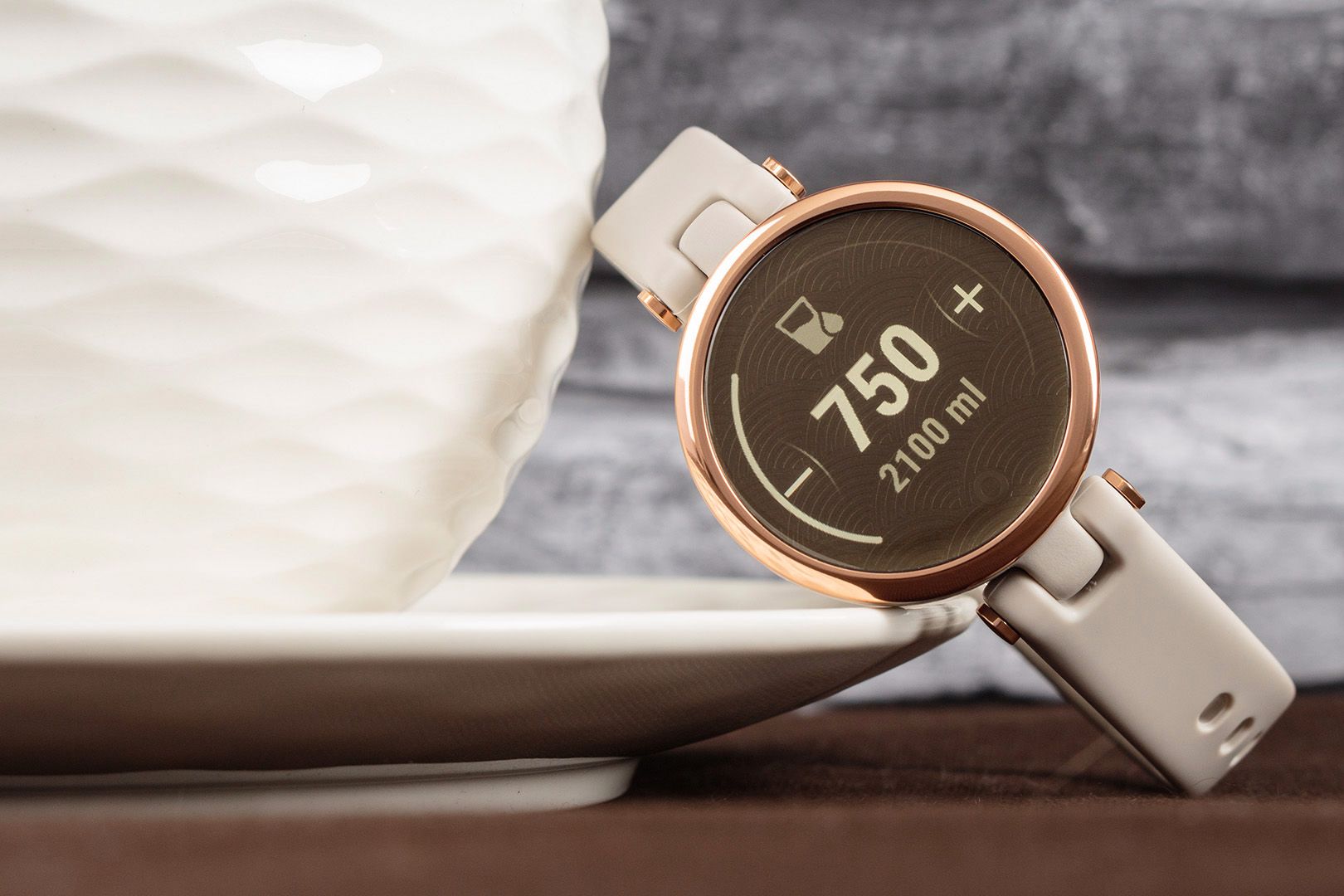 Garmin Lily Sport Rose Gold/Light Sand Silicone Band | Hodinky-365.com