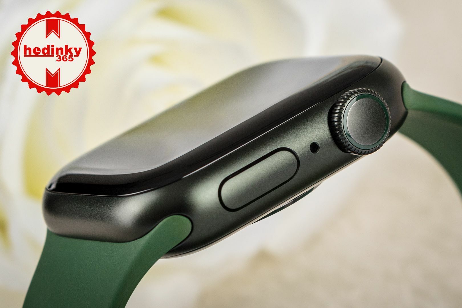 Apple Watch Series 7 GPS, 41mm, Green Aluminium Case with Clover Sport Band  | Hodinky-365.com