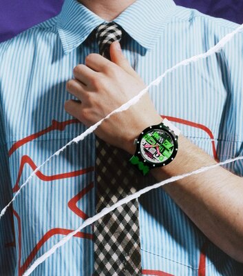 Swatch Lash Out SB03B701