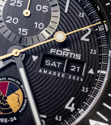 Fortis Novonaut N-42 Automatic Chronograph Amadee-24 F2040016 Limited Edition 100pcs (+ spare strap)