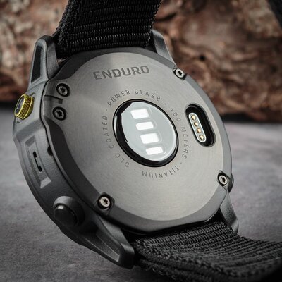 Garmin Enduro Solar, Carbon Gray DLC Titanium/Black UltraFit Nylon Strap