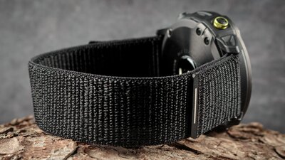Garmin Enduro Solar, Carbon Gray DLC Titanium/Black UltraFit Nylon Strap