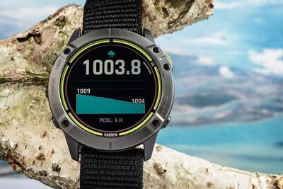 Garmin Enduro Solar, Carbon Gray DLC Titanium/Black UltraFit Nylon Strap