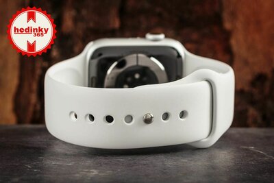 Apple Watch Series 6 GPS, 44mm Silver Aluminium Case / White Sport Band - Regular