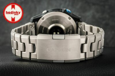 Garmin D2 Mach 1, Vented Titanium Bracelet (+ spare strap)