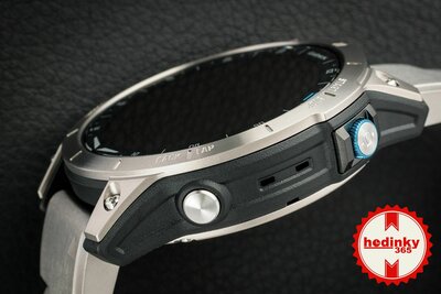 Garmin D2 Mach 1, Vented Titanium Bracelet (+ spare strap)